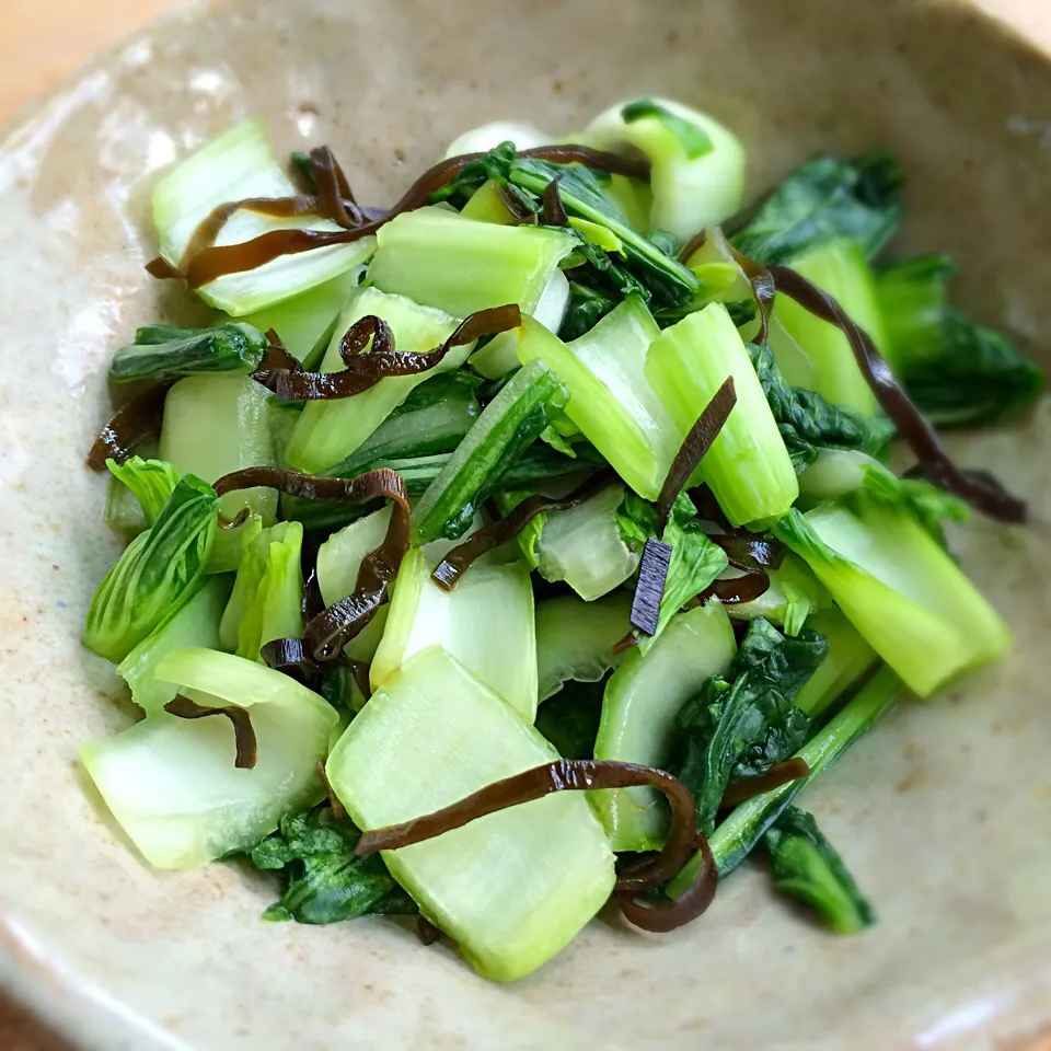 青梗菜の塩昆布あえ♪  生で食べるとシャキシャキ〜|あまねこ🌿さん