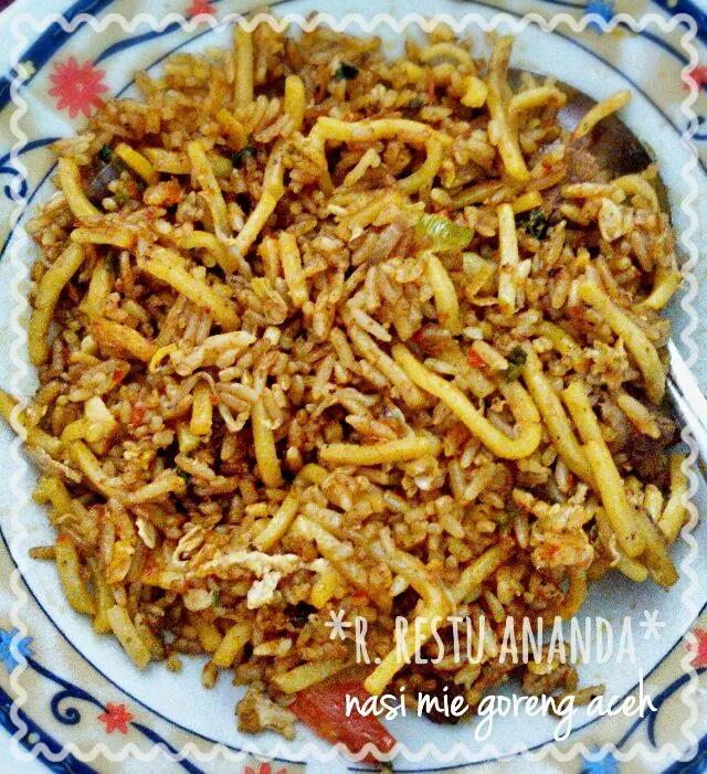 nasi mie goreng daging khas aceh|rizki restu anandaさん