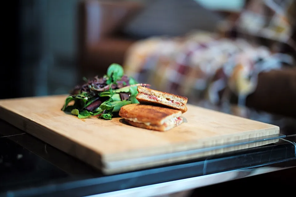 Grilled cheese sandwich with pancetta|nick pornchanaさん