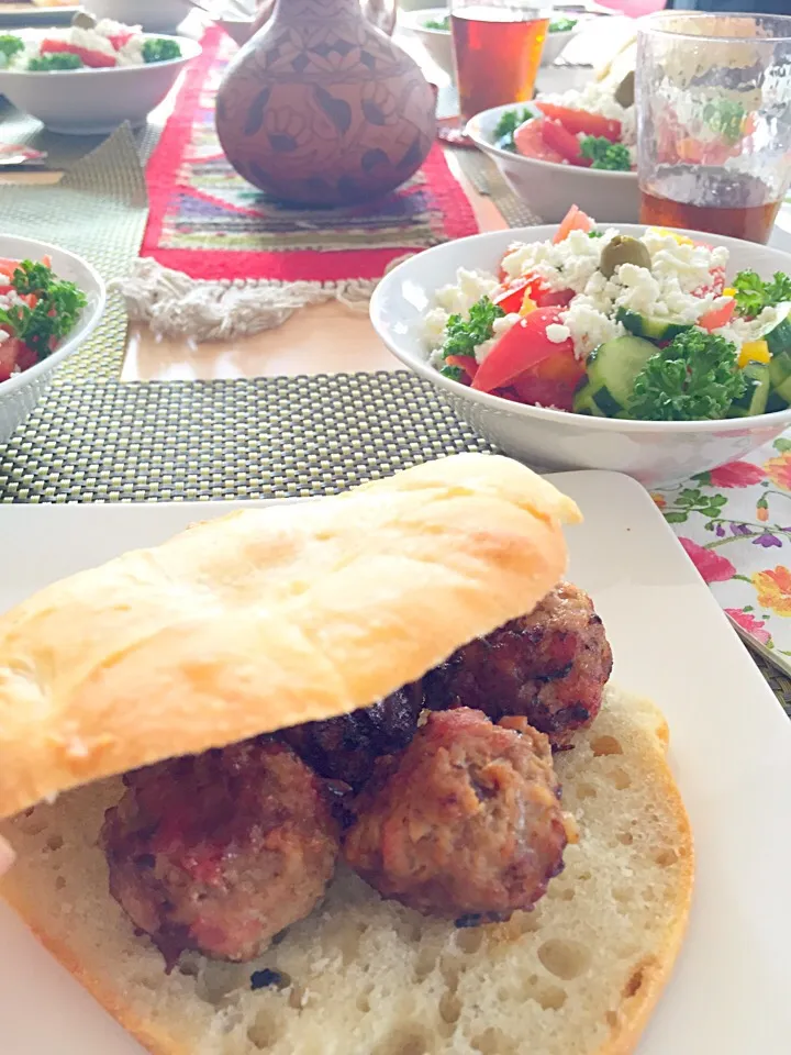 Serbian meatball sandwich and salad|KellyCoさん