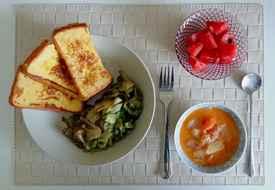 Breakfast: french toast, fried lattuce, cream soap with tomato, potato and onion, watermelon.|Liciaさん