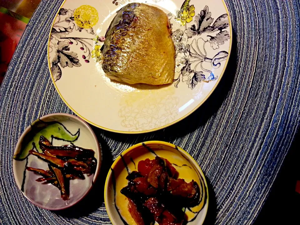 夜食。塩サバとあゆの佃煮と梅ナス。梅ナス最終日そして手抜きの極み。|エリカさん