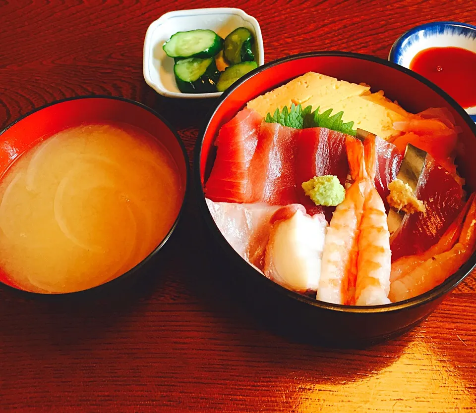 お仕事LUNCH⭐️海鮮丼|ももこさん