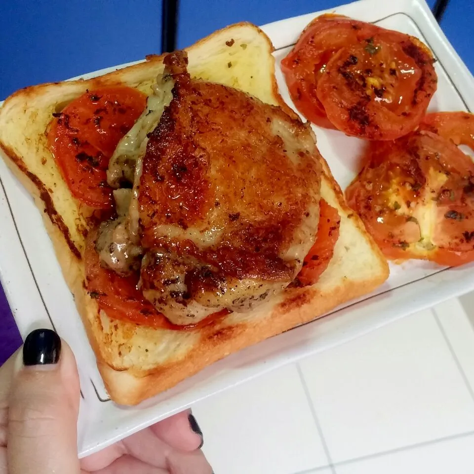 Open faced black pepper chicken sandwich|dotdotdotx2さん