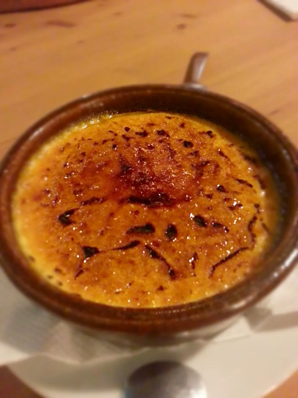 Creme Brulee from Cafe Vina. Deliciously decadent. Expertly torched on top, the heavenly custard underneath was still cold with the surface warm. Super yu|Candy Moyさん