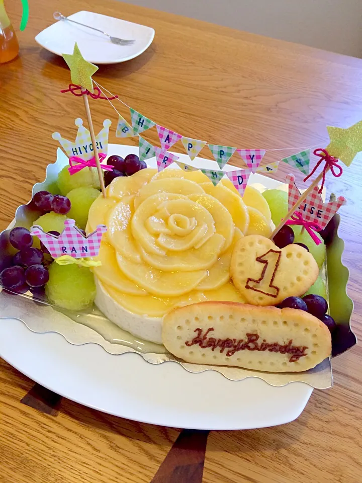 桃ヨーグルトムースケーキ♡１歳誕生日ケーキ|hii♡さん