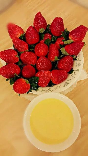 strawberries & custurd dip #USA strawberries #custurd #Dessert|Bg Sinさん