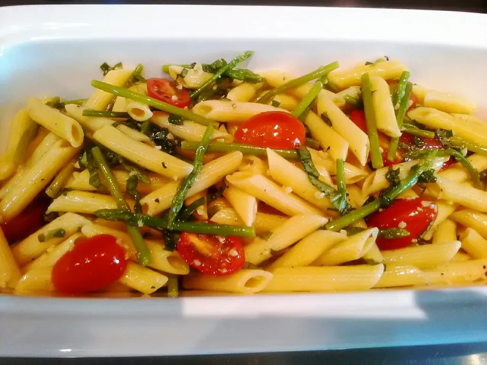 Snapdishの料理写真:Penne with pencil asparagus salad|mawlay gueさん