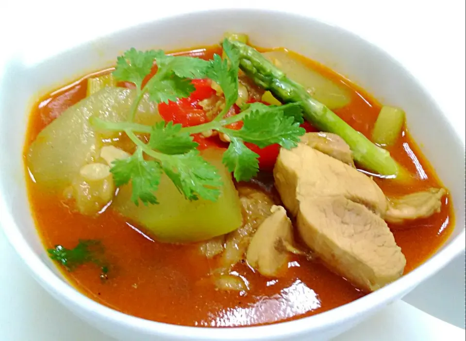 Chicken with bottle gourd and asparagus curry|mawlay gueさん