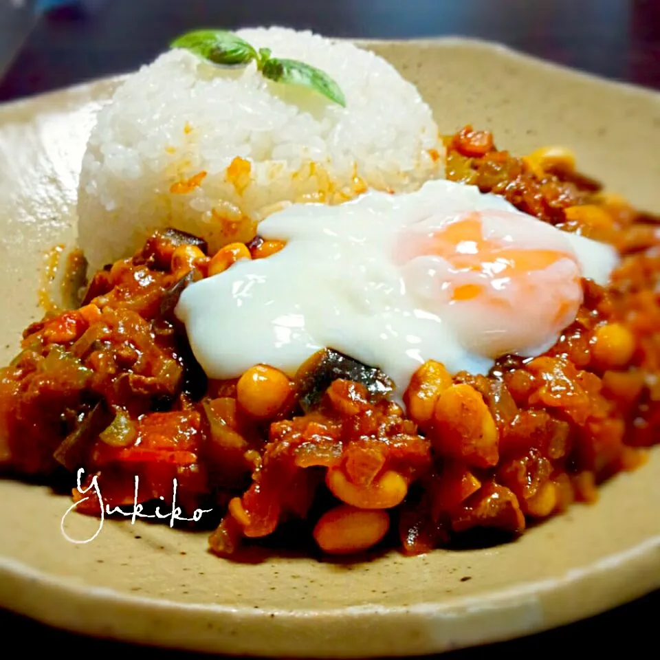 Snapdishの料理写真:夏野菜たっぷりドライカレー、カレー控えめ(笑)|ゆきこさん