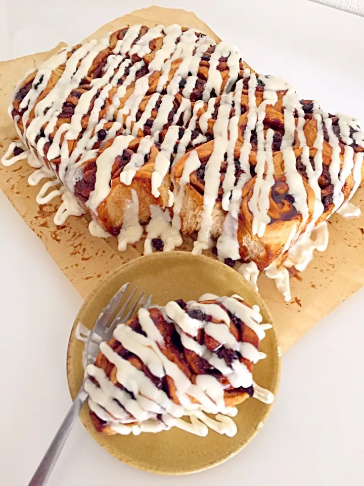 Freshly baked Cinnamon Rolls with Cream Cheese Frosting!!|Alvin Valerianoさん