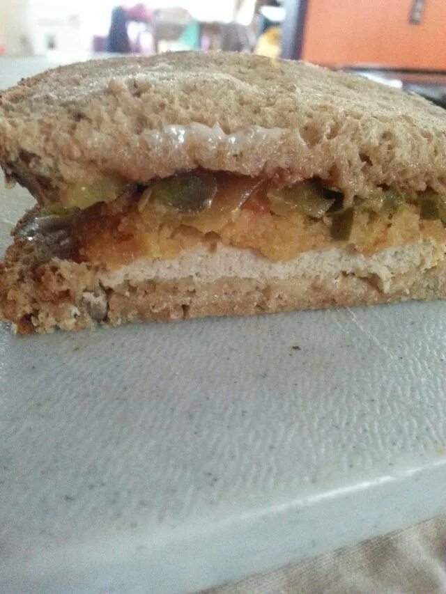 gardien chix tender sandwich with ketchup and dill pickle relish.|Polly Gelfusoさん