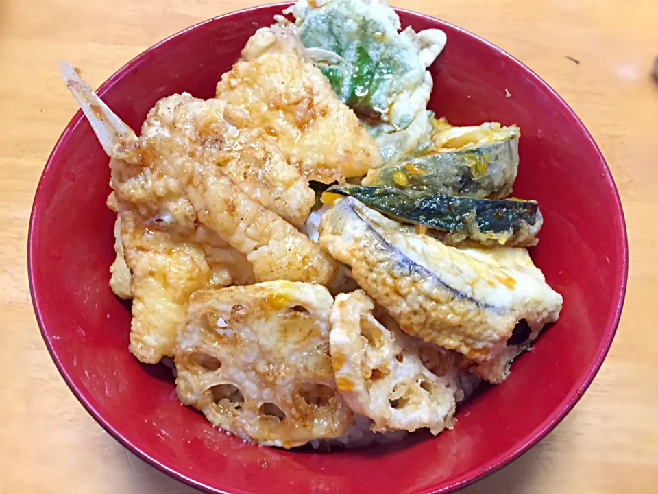 Snapdishの料理写真:鱚と野菜の天丼|Kouta Michiiさん