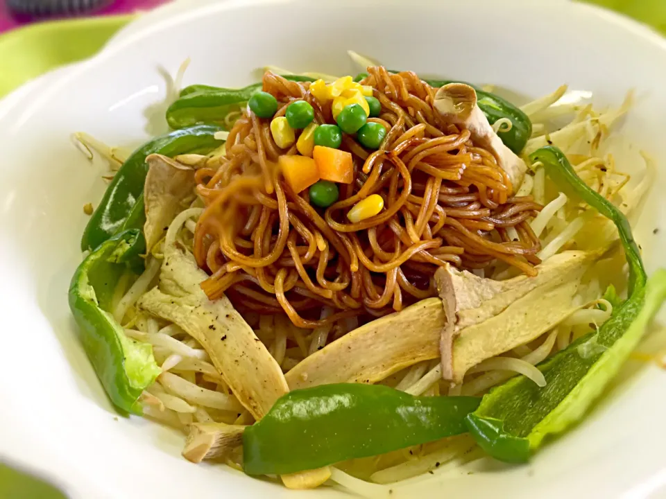 野菜焼きそば風〜オイルレス蒸そば〜225kcal😋|マニラ男さん