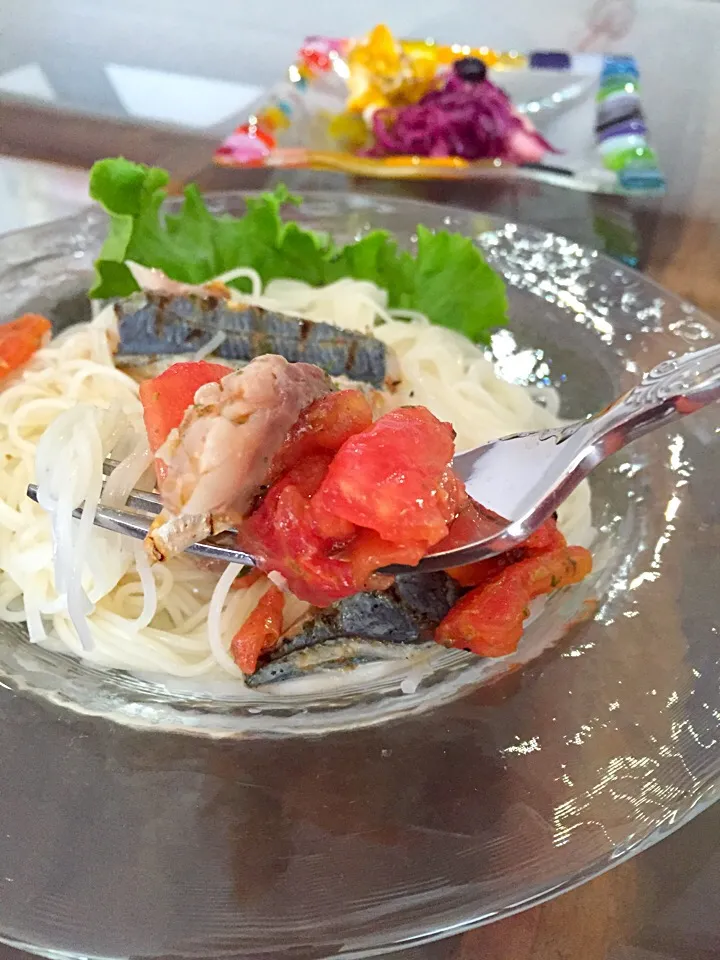 Snapdishの料理写真:焼きアジとトマト🍅の冷やし素麺パスタ風🍝。暑い日のひんやりなご馳走。|Kumi_loveさん