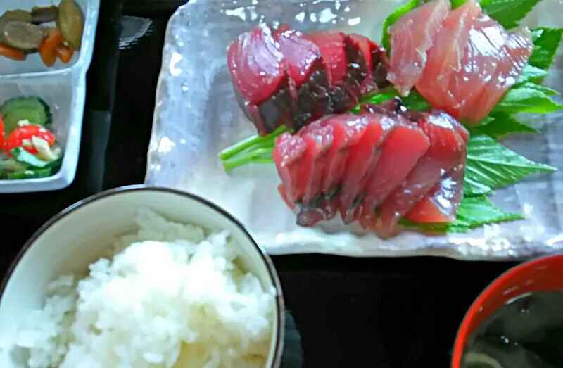 御蔵の刺身定食🐟 昔、毎年来てた御蔵島にキター🙆|みうのすけさん