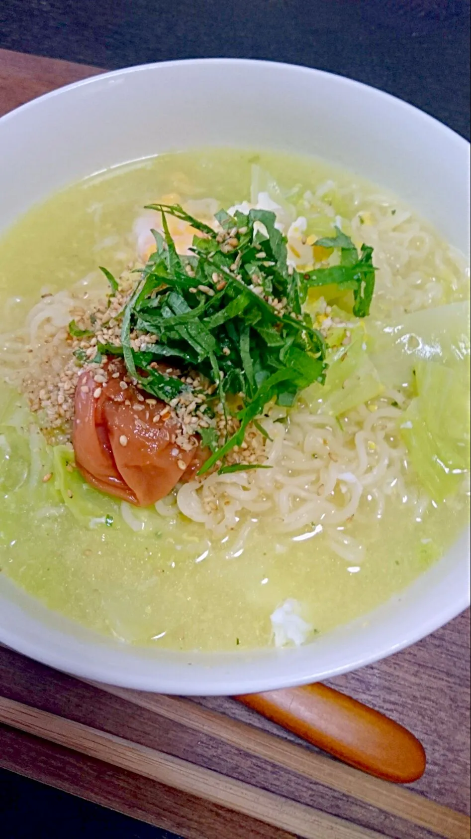 Snapdishの料理写真:梅しそ塩ラーメン|めぐまげさん