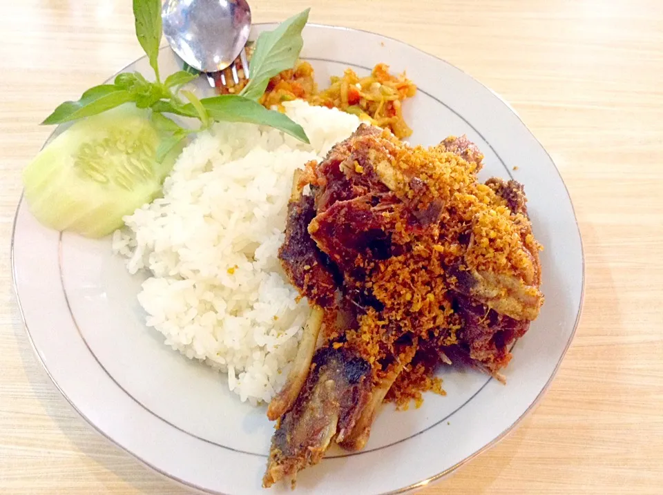 Bebek Goreng|Bambang Budiono Tjioさん