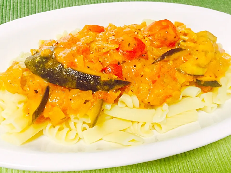 Eggplant, Tomato and Mozzarella Cheese Pasta|Jaimie Alvarezさん