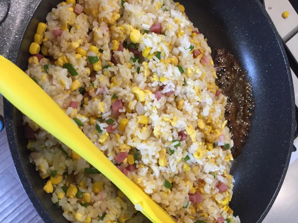 Snapdishの料理写真:🌽炒飯！焦がし醤油(^^)|Yukihiko Ishidaさん