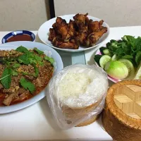 Snapdishの料理写真:วันนี้ลาบเหนือ ข้าวเหนียว ไก่ทอดค่ะ|Michii  Nitikanさん