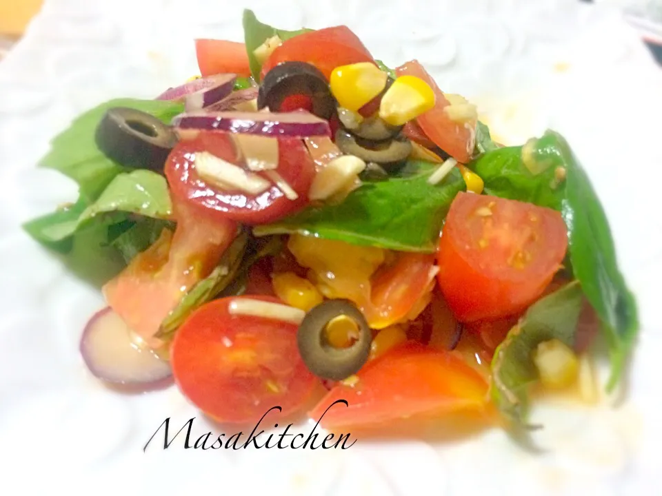 Snapdishの料理写真:Tomatoes&basils salad|Masakiさん