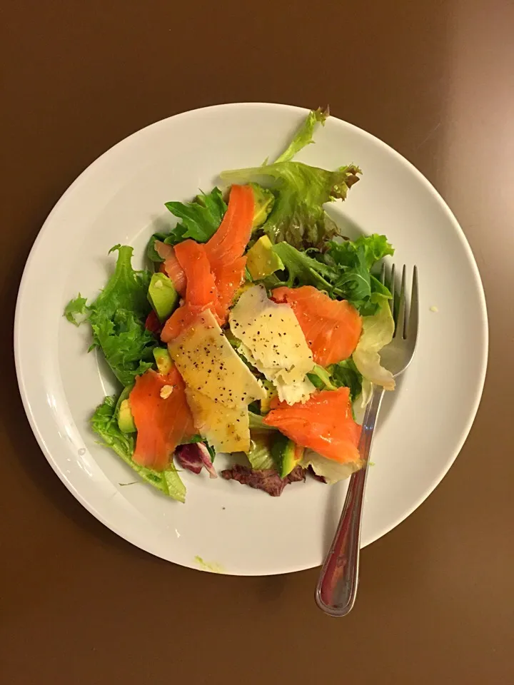 Salad with smoked salmon and avo|angieさん