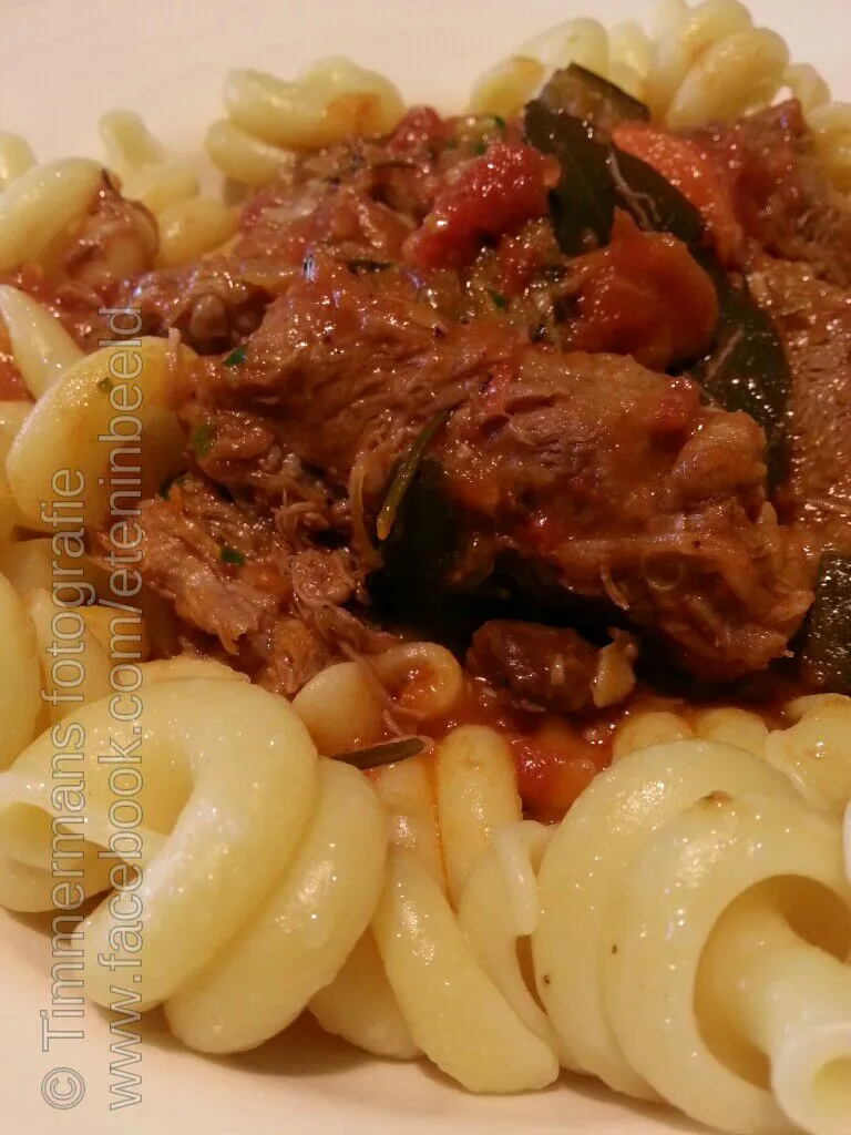 Pasta with ossobuco-style meat|Frank&Jolanda - Eteninbeeldさん