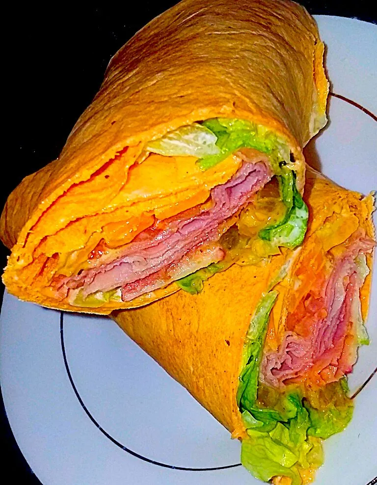 Ham and Cheese Sundried Tomato Wrap.|Juan Simmsさん