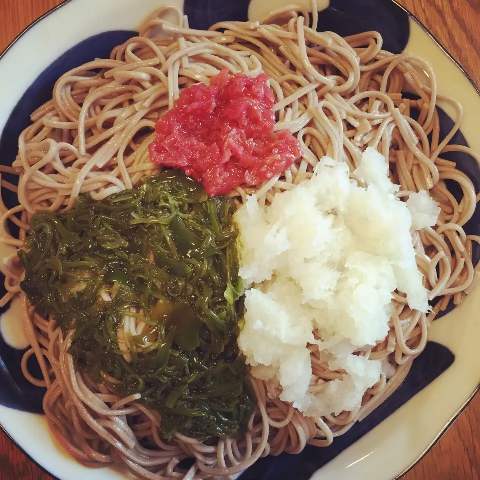 Snapdishの料理写真:今日の朝蕎麦。叩き梅・大根おろし・めかぶ #朝蕎麦  #soba|MORiさん