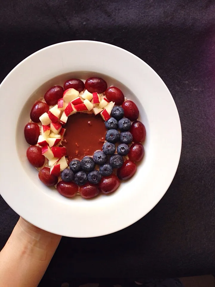 Yogurt overnight oats with red grapes, blueberries, chopped apple and coconut chocolate butter|coxiella24さん