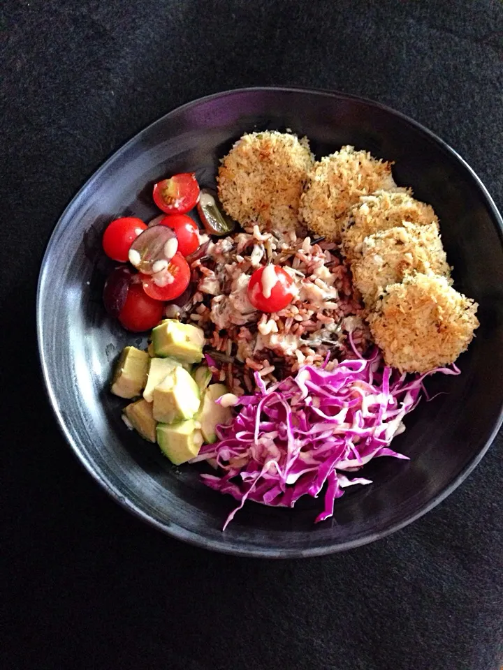 Grain bowl - brown/red rice mix, purple cabbage, avocado, red grapes, cherry tomatoes, zucchini chips, miso-tahini dressing|coxiella24さん