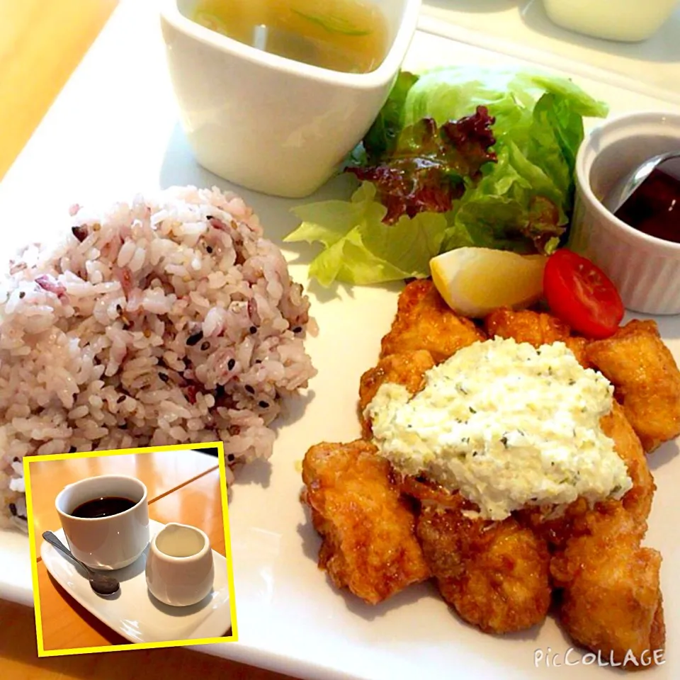 ★地元の自然食カフェでブランチ！雑穀米、チキン南蛮プレートとコーヒー😋|しんやさん