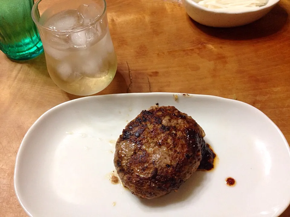 息子が作ってくれたハンバーグと今年漬けた梅酒🎶|Ｌｅｈｕａさん