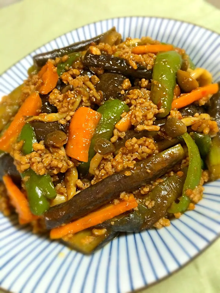 ギラギラ麻婆茄子🍆細長〜いナスと大量のピーマンをもらったらこれでしょ😃|あまねこ🌿さん