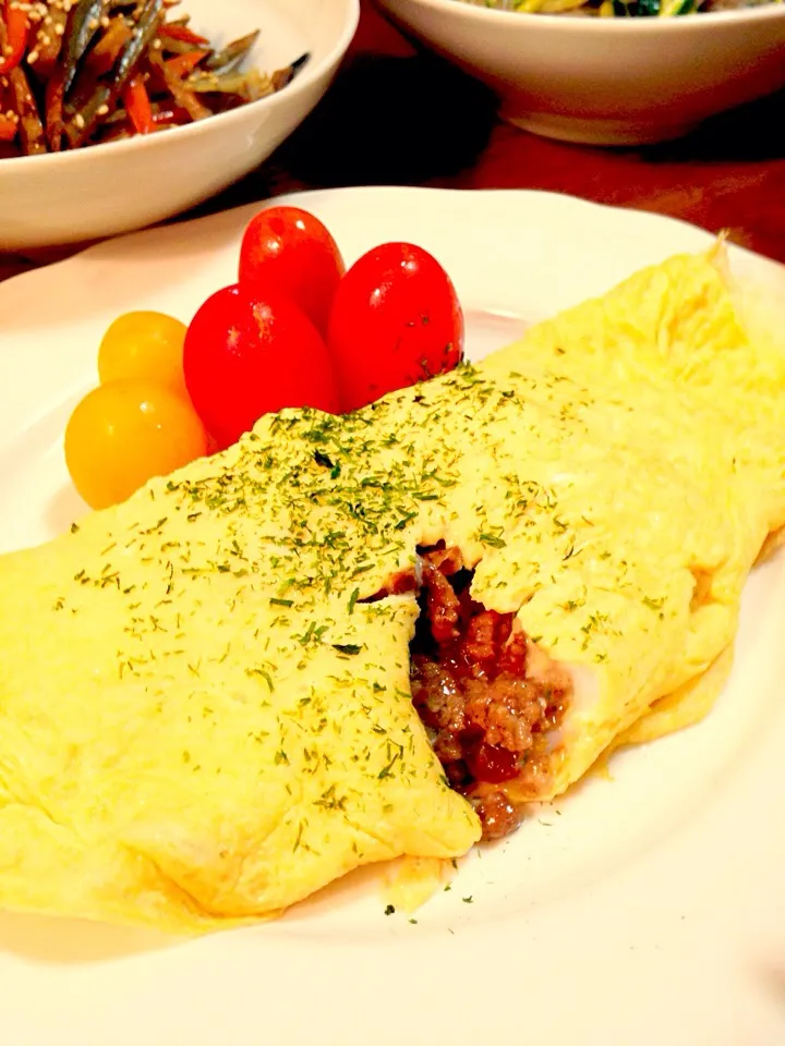 ウスターソースでしっかり味付けした豚挽肉と玉ねぎが入ったおかずオムレツ|エイコさん