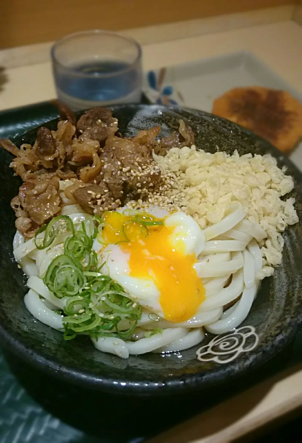 Snapdishの料理写真:牛肉温玉ぶっかけうどん|平原知宏さん