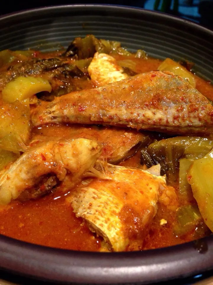 Assam Pedas with Sawi Asin. Spicy Tamarind Chili Fish with salted vegie.|Joha Hassanさん