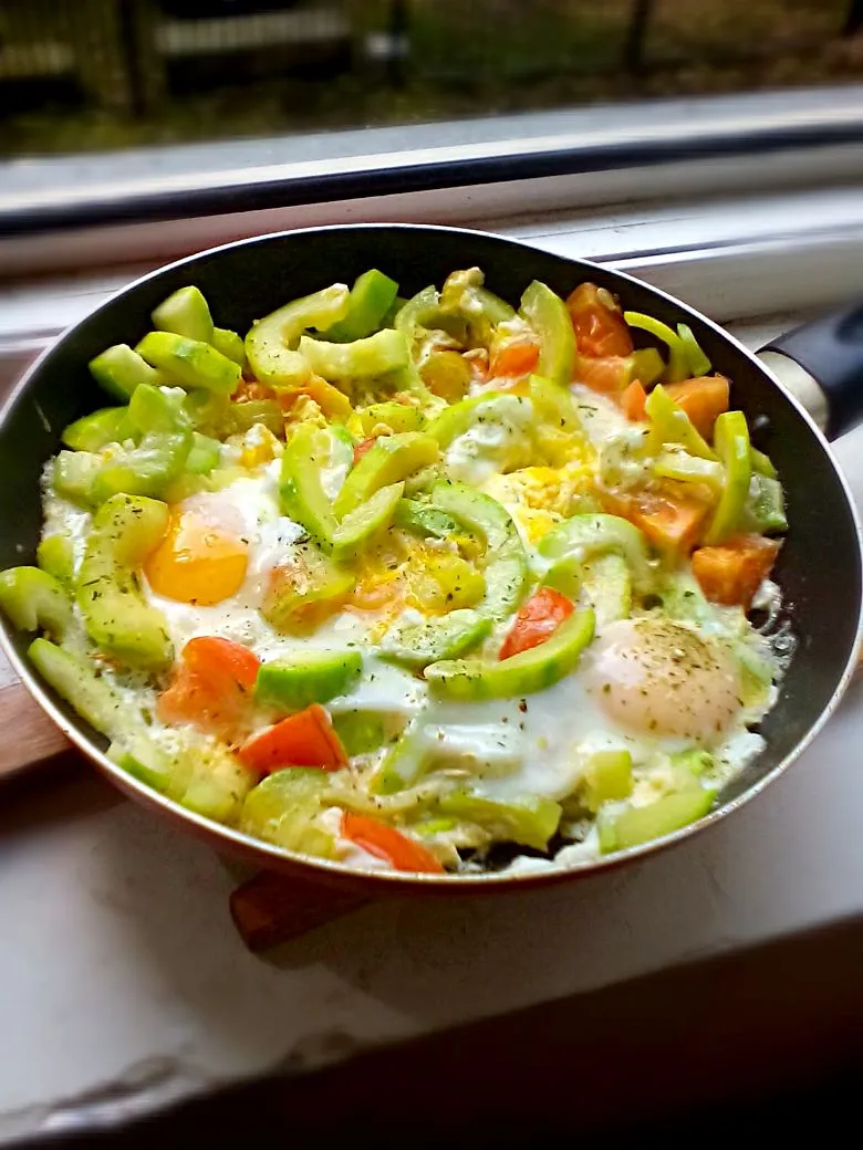 stewed #zucchini with #tomatoes and #Eggs #ragout|HeyNeboさん