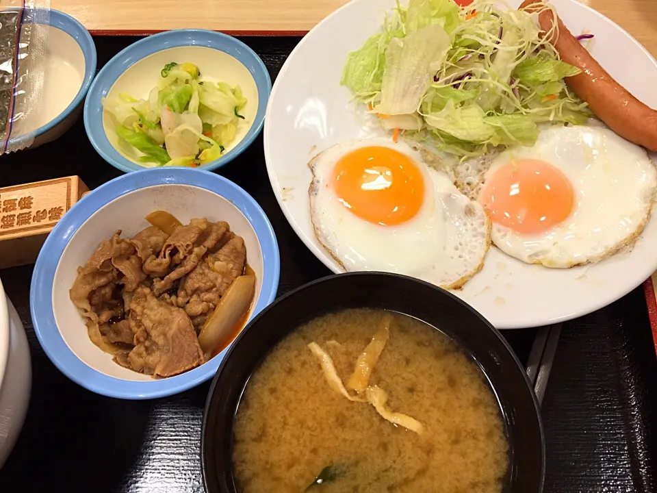 Snapdishの料理写真:ソーセージエッグW定食|マハロ菊池さん