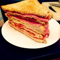 Snapdishの料理写真:Roast beef sandwich|Teedz Terteedzさん