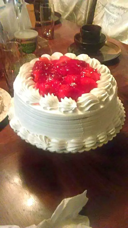 Strawberry Shortcake  W/ Strawberry Preserves W/ Butter Cream Frosting|Sheila Harrisさん