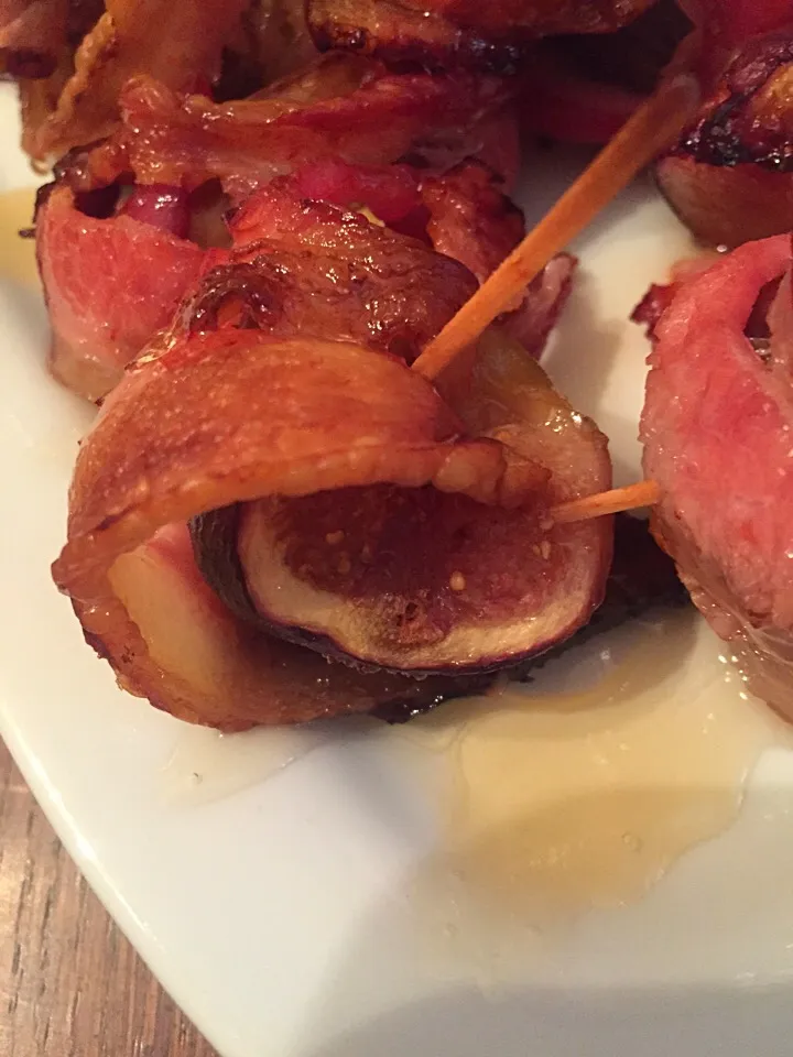 Snapdishの料理写真:Bacon wrapped figs with local honey|Crystal DeBoerさん