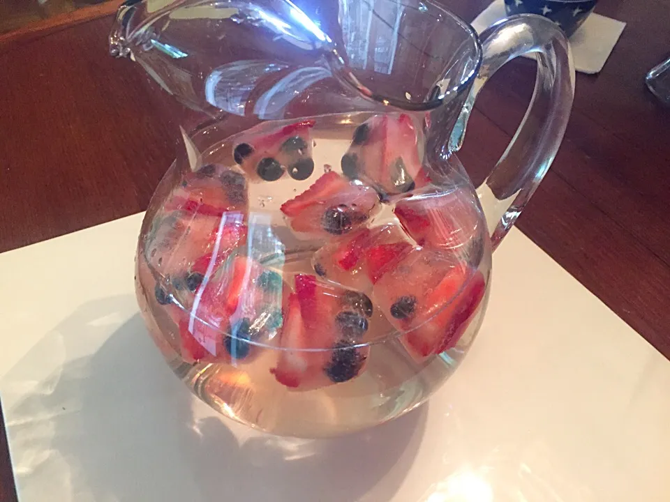 Berry ice cubes|Crystal DeBoerさん