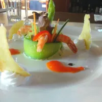 Snapdishの料理写真:gambas with cucumber stuffed with crab mayonnaise, red peppet coulis, lemon chantilly|alain bernardさん