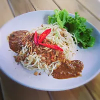 Snapdishの料理写真:Chicken Noodle with peanut sauce 
 #Chicken #Noodles #peanut #sauce #food #Indonesian #kulinerbandung #Dinner #Lunch #breakfast #lomie #bandung|wisnu kurniantoさん