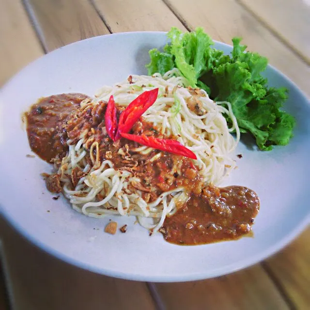 Chicken Noodle with peanut sauce 
 #Chicken #Noodles #peanut #sauce #food #Indonesian #kulinerbandung #Dinner #Lunch #breakfast #lomie #bandung|wisnu kurniantoさん