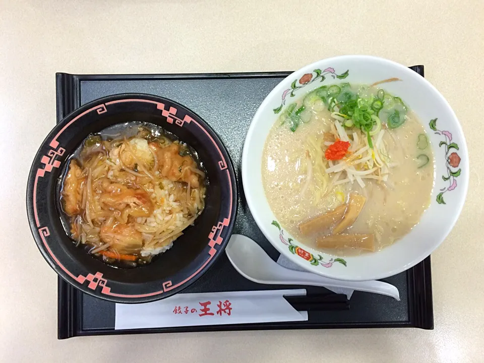 日替り(鶏唐丼•ピリ辛とんこつラーメン)|ばーさんさん