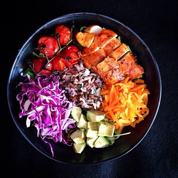 Buddha Bowl(grain bowl) - purple cabbage, carrots, avocado, roasted cherry tomatoes, roasted chicken breast in Korean sauce, multigrain rice|coxiella24さん