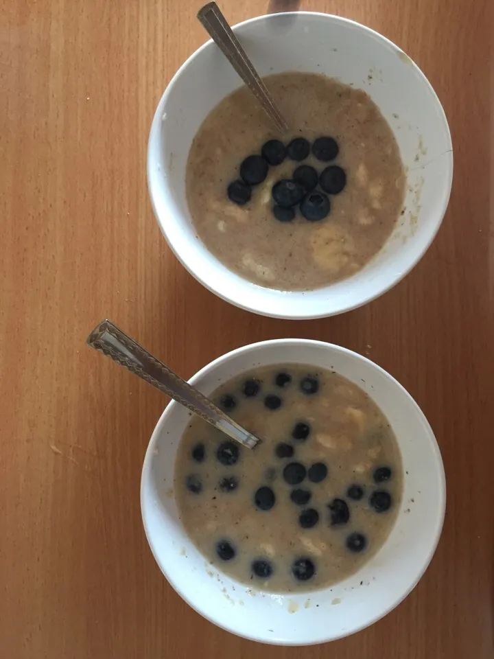 spylium pooridge with almond milk and honey + blue berry|Georgeさん